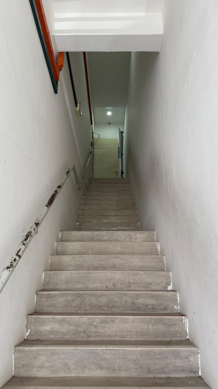 centre-stairs